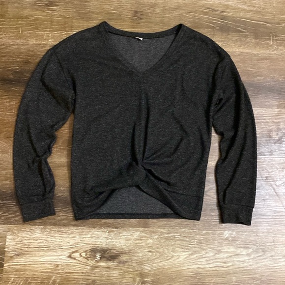 Lisa’s Closet knotted Sweater - Picture 1 of 5